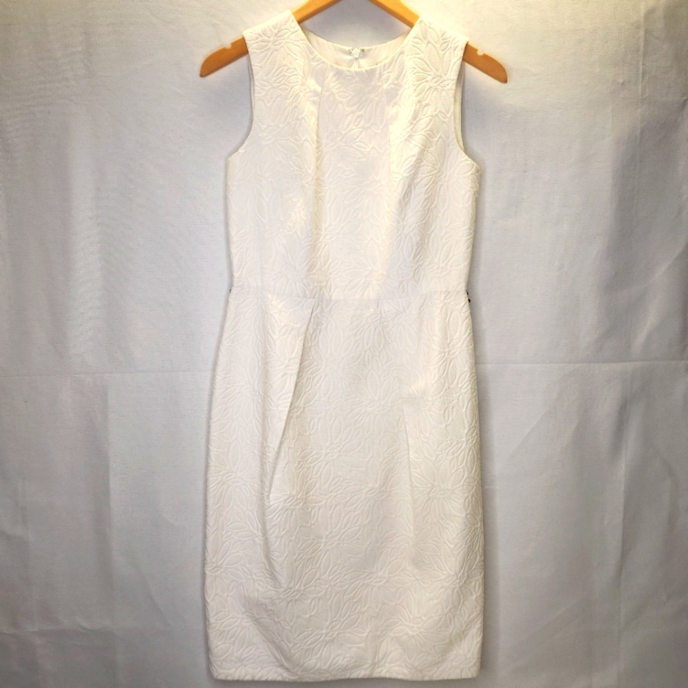 Carmen Marc Valvo White Sheath Mini Dress Crew Neck